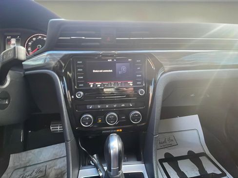 Used 2020 Volkswagen Passat 2.0T R-Line image 10