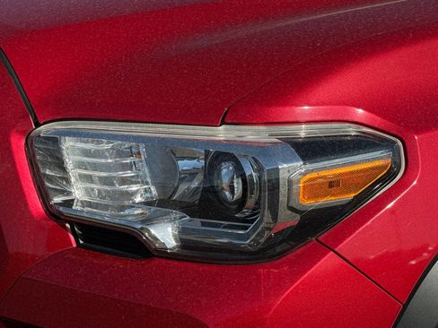 Used 2021 Toyota Tacoma TRD Off-Road w/ Technology Package image 9