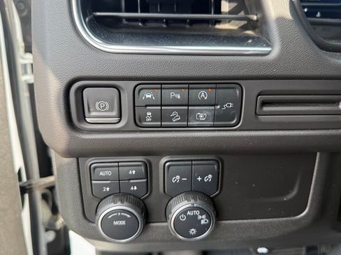 Used 2022 Chevrolet Tahoe Z71 w/ Luxury Package image 30