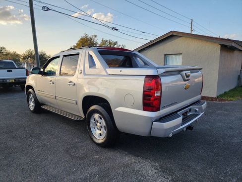 Used 2013 Chevrolet Avalanche LT image 3