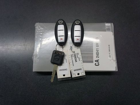 Used 2024 Nissan Frontier SV w/ Technology Package image 16