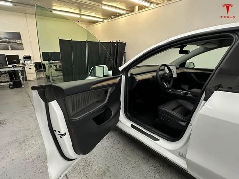 Used 2023 Tesla Model Y Long Range image 13