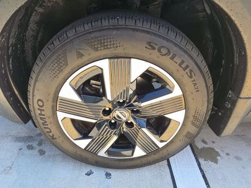 Used 2025 Nissan Kicks SV image 10