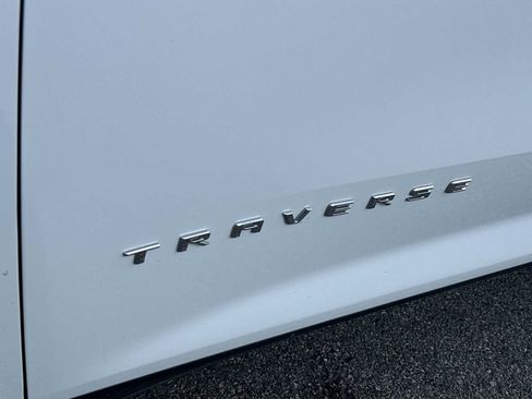 Certified 2025 Chevrolet Traverse LT FWD image 11