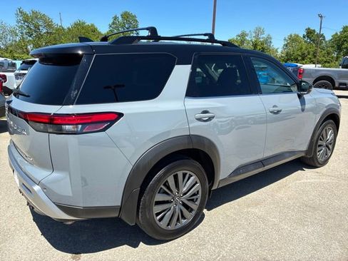 Used 2025 Nissan Pathfinder SL w/ SL Premium Package AWD/4WD image 11