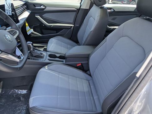 New 2025 Volkswagen Jetta SE image 11