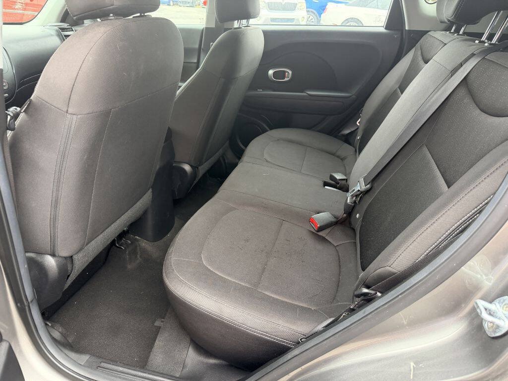 Used 2017 Kia Soul w/ Convenience Package FWD image 6