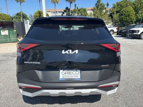 Used 2025 Kia Sportage EX image 3