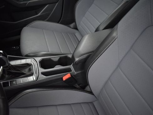 Used 2025 Volkswagen Jetta SE FWD image 10