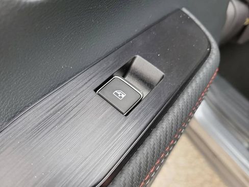 Used 2025 Nissan Kicks SR FWD image 19