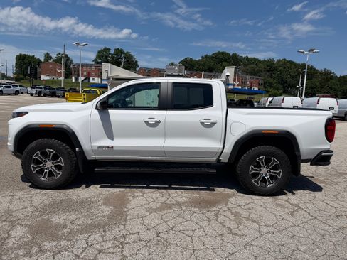 Used 2023 GMC Canyon AT4 w/ AT4 Premium Package AWD/4WD image 4