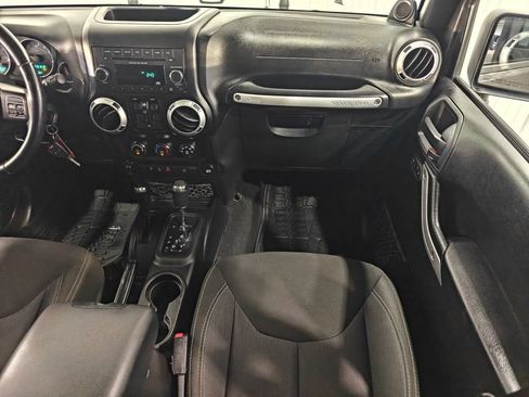 Used 2014 Jeep Wrangler Unlimited Sahara AWD/4WD image 21