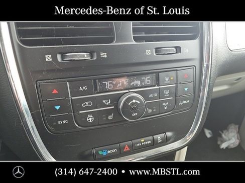 Used 2016 Chrysler Town & Country Touring-L w/ Driver Convenience Group image 31