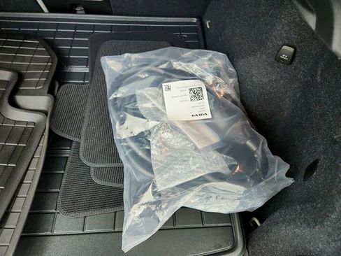 Used 2023 Volvo XC40 Recharge Ultimate w/ Protection Package Premier image 13