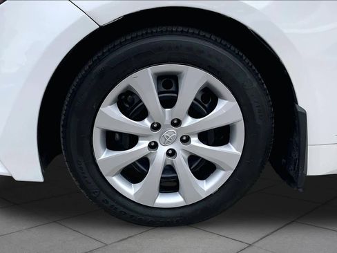 Used 2025 Toyota Corolla LE FWD image 11