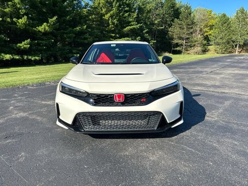 Used 2024 Honda Civic Type R image 2