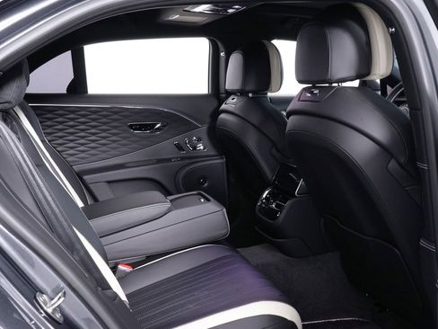 Used 2023 Bentley Flying Spur W12 image 30