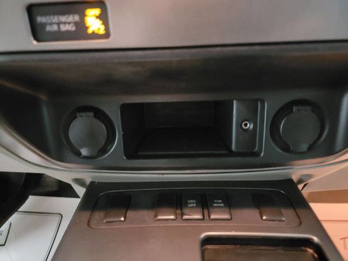 Used 2010 Nissan Armada Titanium w/ DVD Entertainment Pkg image 40