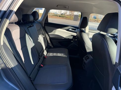 Certified 2024 Volkswagen Taos SE image 12