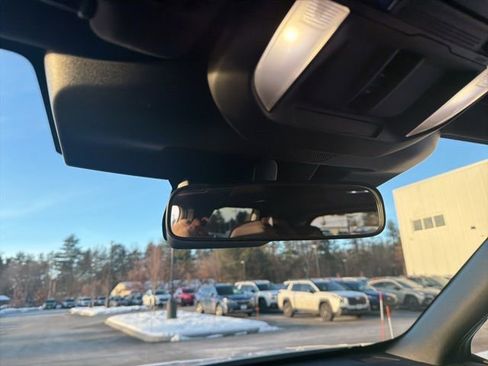 Used 2025 Subaru Forester Premium image 26