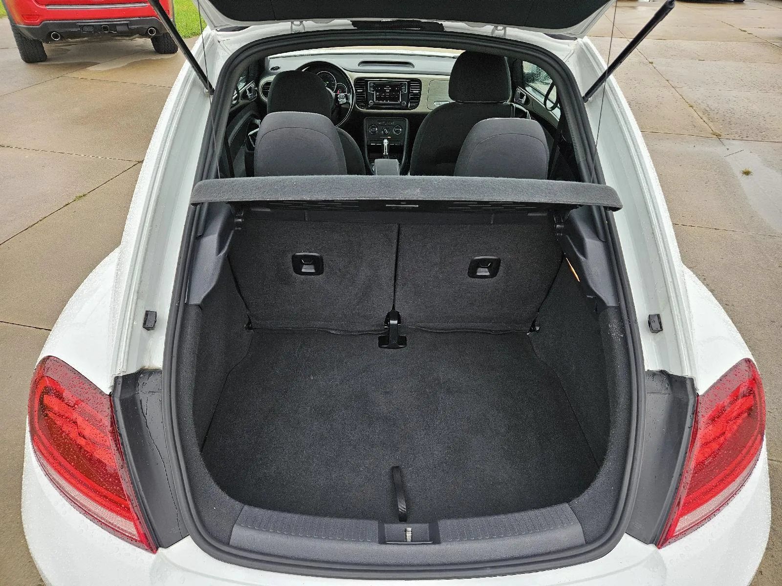 Used 2018 Volkswagen Beetle 2.0T FWD image 21