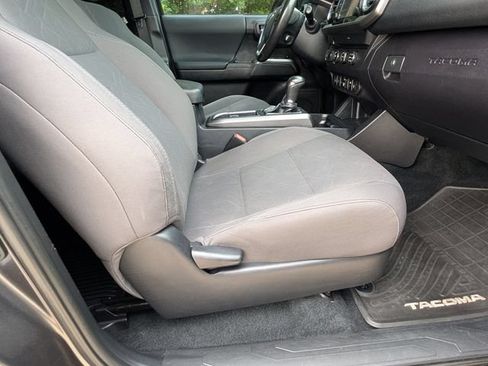 Used 2019 Toyota Tacoma TRD Off-Road w/ Technology Package AWD/4WD image 22