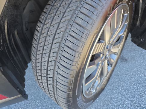 Used 2025 Subaru Forester Touring image 32