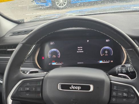 Used 2023 Jeep Grand Cherokee Laredo w/ Luxury Tech Group I image 20