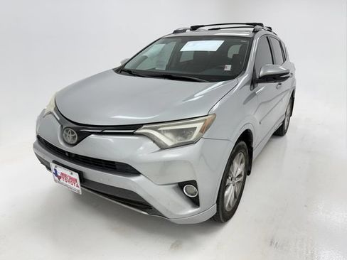 Used 2018 Toyota RAV4 Platinum FWD image 4