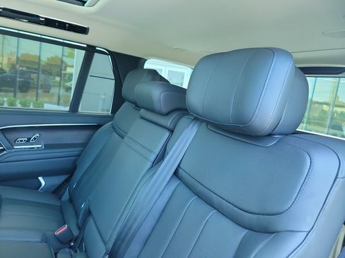 Used 2025 Land Rover Range Rover Long Wheelbase Autobiography AWD/4WD image 15