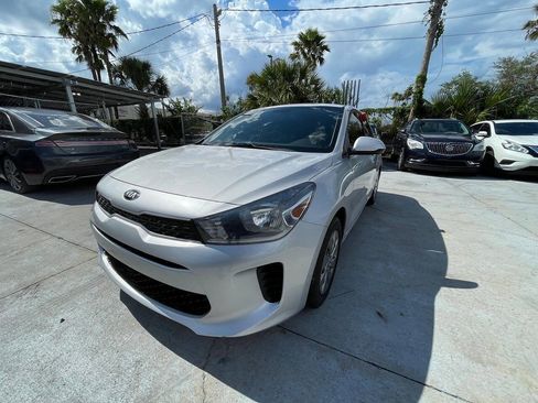 Used 2019 Kia Rio S FWD image 2