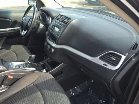 Used 2018 Dodge Journey SE w/ Popular Equipment Group FWD image 30