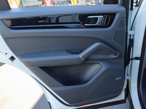 Used 2019 Porsche Cayenne image 53