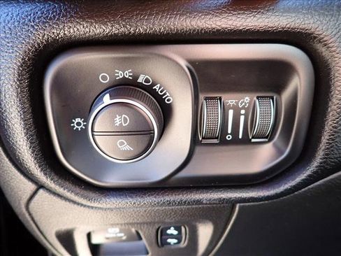 Used 2019 RAM 1500 Big Horn AWD/4WD image 14