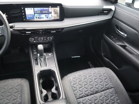 Used 2025 Nissan Kicks SV image 12