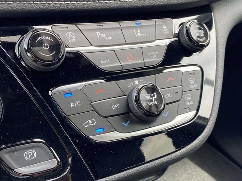 New 2026 Chrysler Pacifica Select FWD image 23