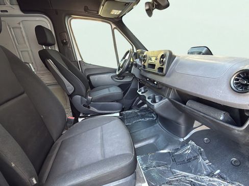 Used 2025 Mercedes-Benz Sprinter 2500 image 19