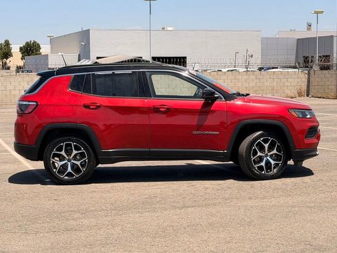Used 2025 Jeep Compass Limited AWD/4WD image 4