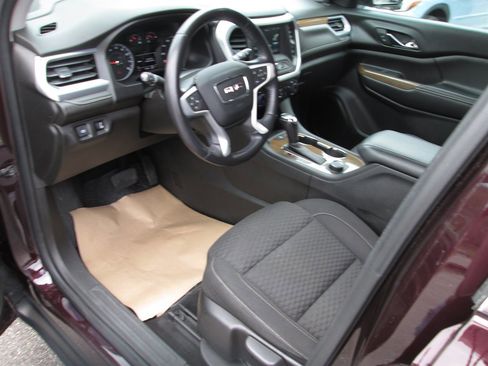 Used 2018 GMC Acadia SLE image 10