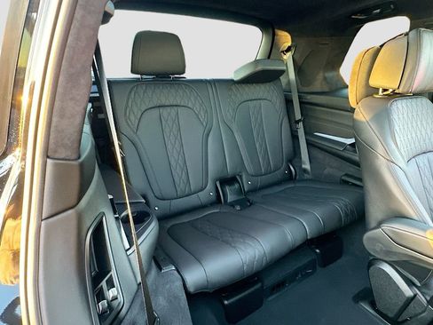 Used 2024 BMW X7 xDrive40i w/ Executive Package image 29
