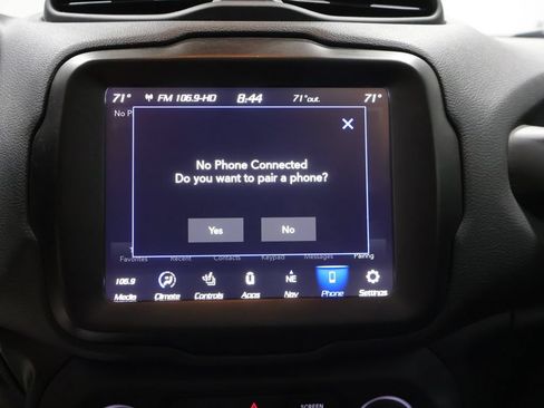 Certified 2023 Jeep Renegade Latitude w/ Sun/Sound Group AWD/4WD image 28