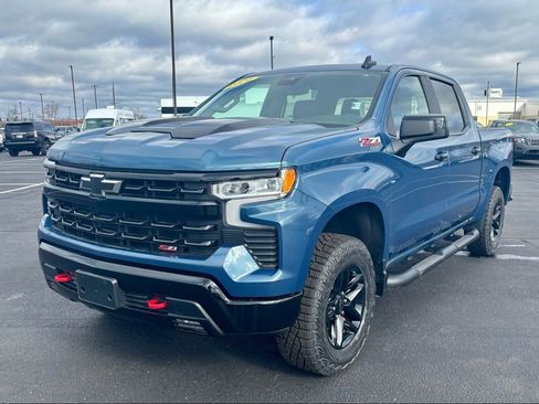 Used 2024 Chevrolet Silverado 1500 LT Trail Boss w/ Convenience Package II image 3