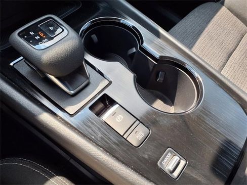 Used 2023 Nissan Rogue SV image 18