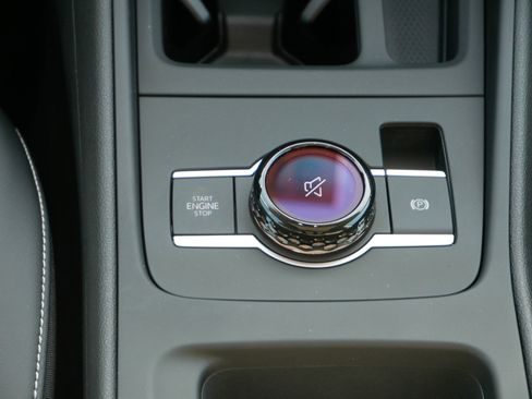 New 2025 Volkswagen Tiguan SE image 10