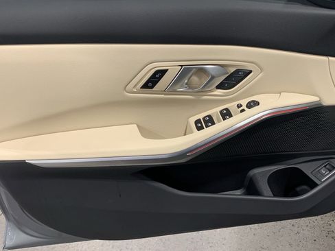 Used 2025 BMW 330i Sedan w/ Convenience Package image 15