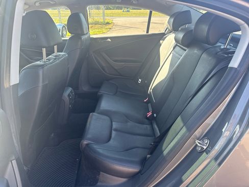 Used 2007 Volkswagen Passat 2.0T image 11