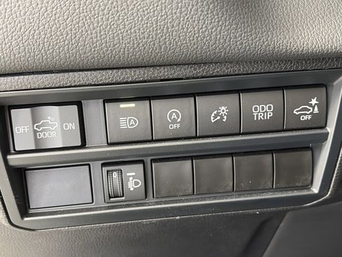 Used 2025 Toyota Tundra Limited image 24