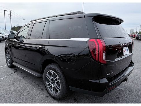 Used 2025 Ford Expedition Active AWD/4WD image 7