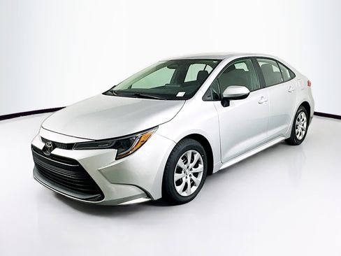 Used 2024 Toyota Corolla LE image 3
