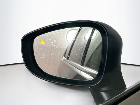Used 2023 Chrysler Pacifica Touring-L FWD image 16